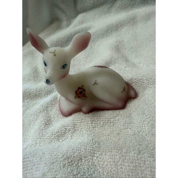 Fenton Glass Deer Fawn Hand Painted Berries & Blossoms Signed Vintage - Picture 3 of 9